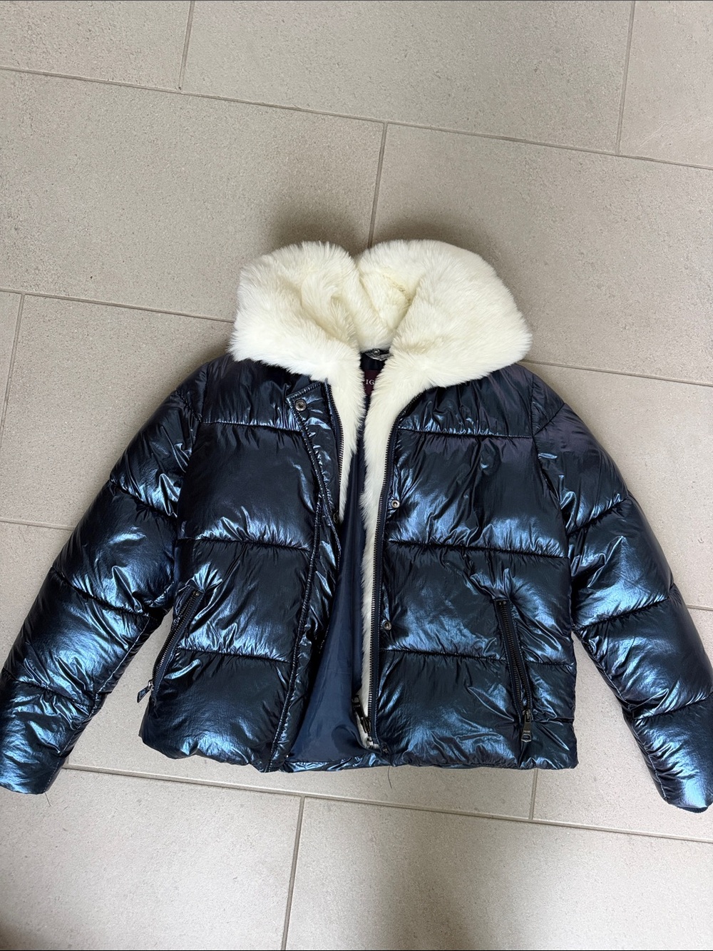 Vigoss Black Shiny Puffer Jacket with Cream Faux-Fur Collar